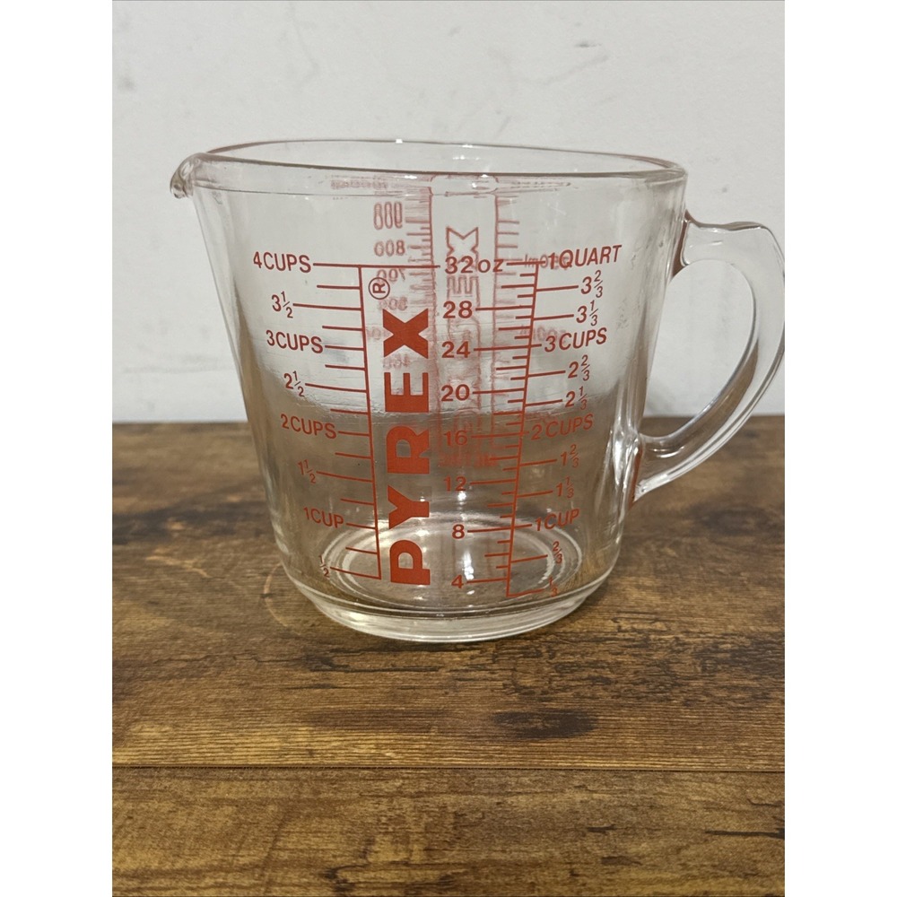 Vintage Pyrex 532 4 cup 1 Quart 32 oz Measuring Cup Red Block Letter D-Handle